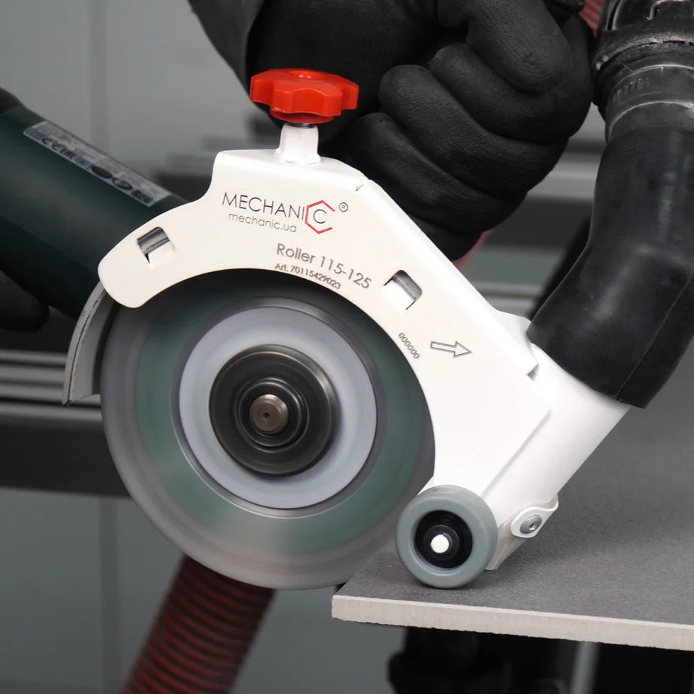 Mechanic ROLLER 4.5-5 Cutting Guard for Angle Grinder Stable, Precise & Dust-Free Tile Cutting - in use