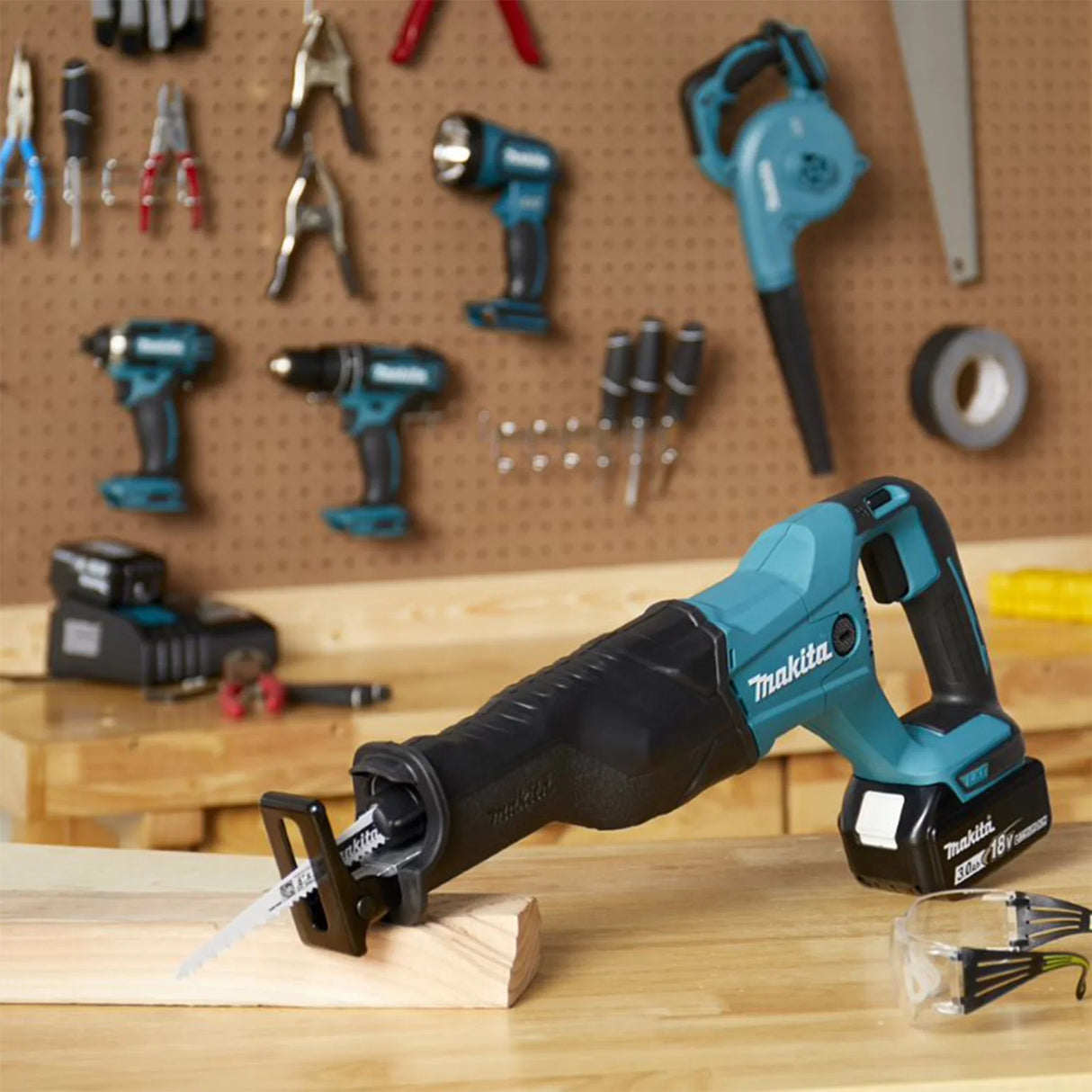 Makita XT506S 18V LXT Lithium-Ion Cordless 5?Pc. Combo Kit