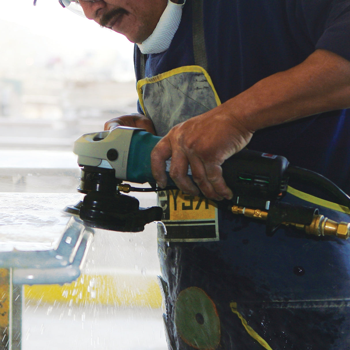 Makita PW5001C Wet Stone Polisher for Granite and Marble Finishing - side view