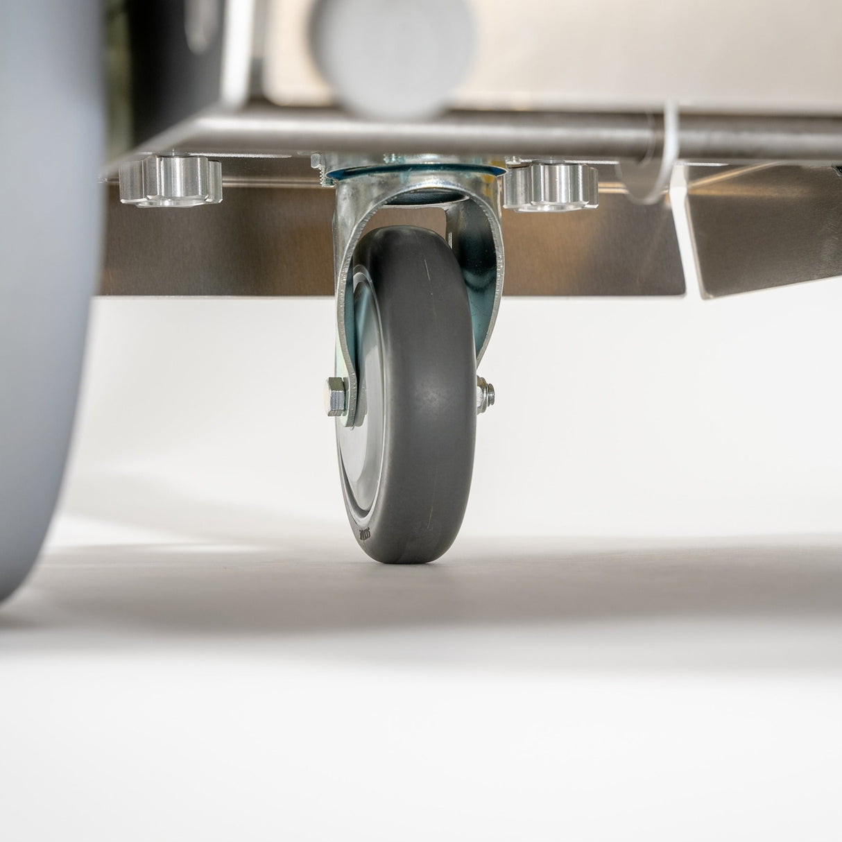 Omni Cubed EZ Glide Glass Dolly  750 lb Precision Glass Transport Dolly - close-up detail